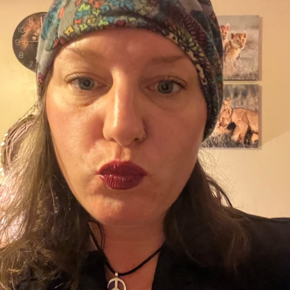 Meet your Posher, Kayla - Picture 2 of 3